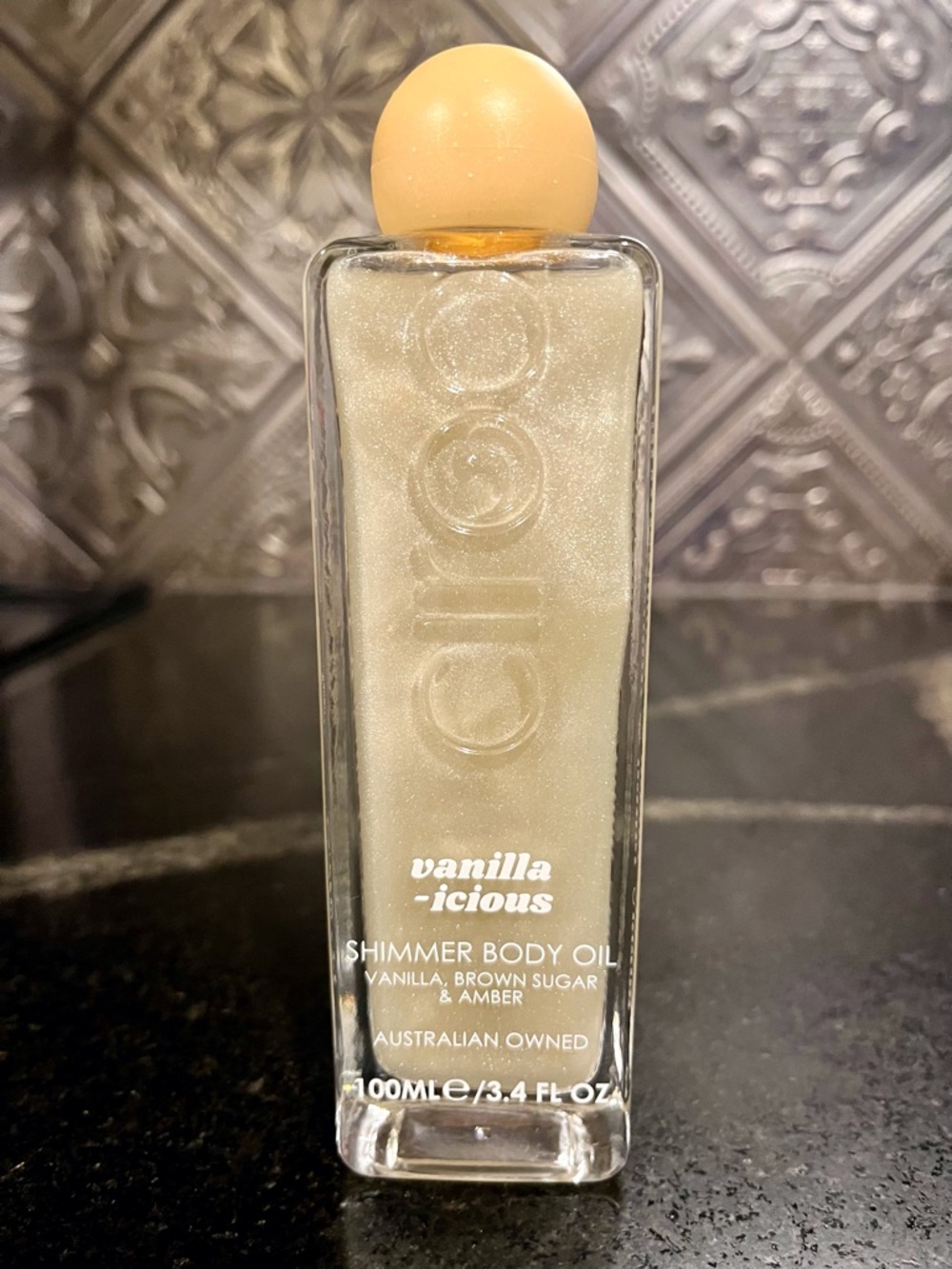 Ciroa Vanilla-icious Shimmer Body Oil –  Vanilla, brown sugar, and amber
